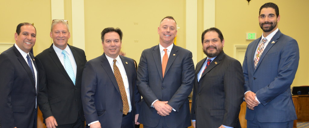 Latinos en la administración actual junto a McAdams. Allen Gutierrez; Chair de la Comisión Hispana del Gobernador, Erick Oribio, David Garcia; Secretario del Departamento de Información Tecnológica, Steven McAdams; Director Ejecutivo de la Oficina de Iniciativa Comunitaria de la Gobernación, Juan Torrico; Enlace del Departamento de Transito de Maryland y Luis Estrada; Sub Secretario del Departamento de Información Tecnológica. 