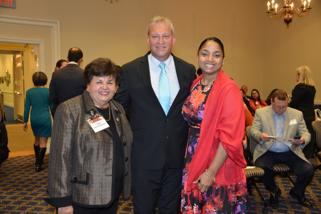 Erick Oribio junto a las Diputadas Hispanas de Maryland Ana Sol Gutierrez y Joseline Peña-Melnyk postuladas a congresistas en este momento. 