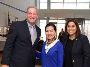 Erick Oribio, Yumi Hogan Primera Dama de Maryland y Lorena Rivera Directora de Asuntos Hispanos del gobernador Larry Hogan.