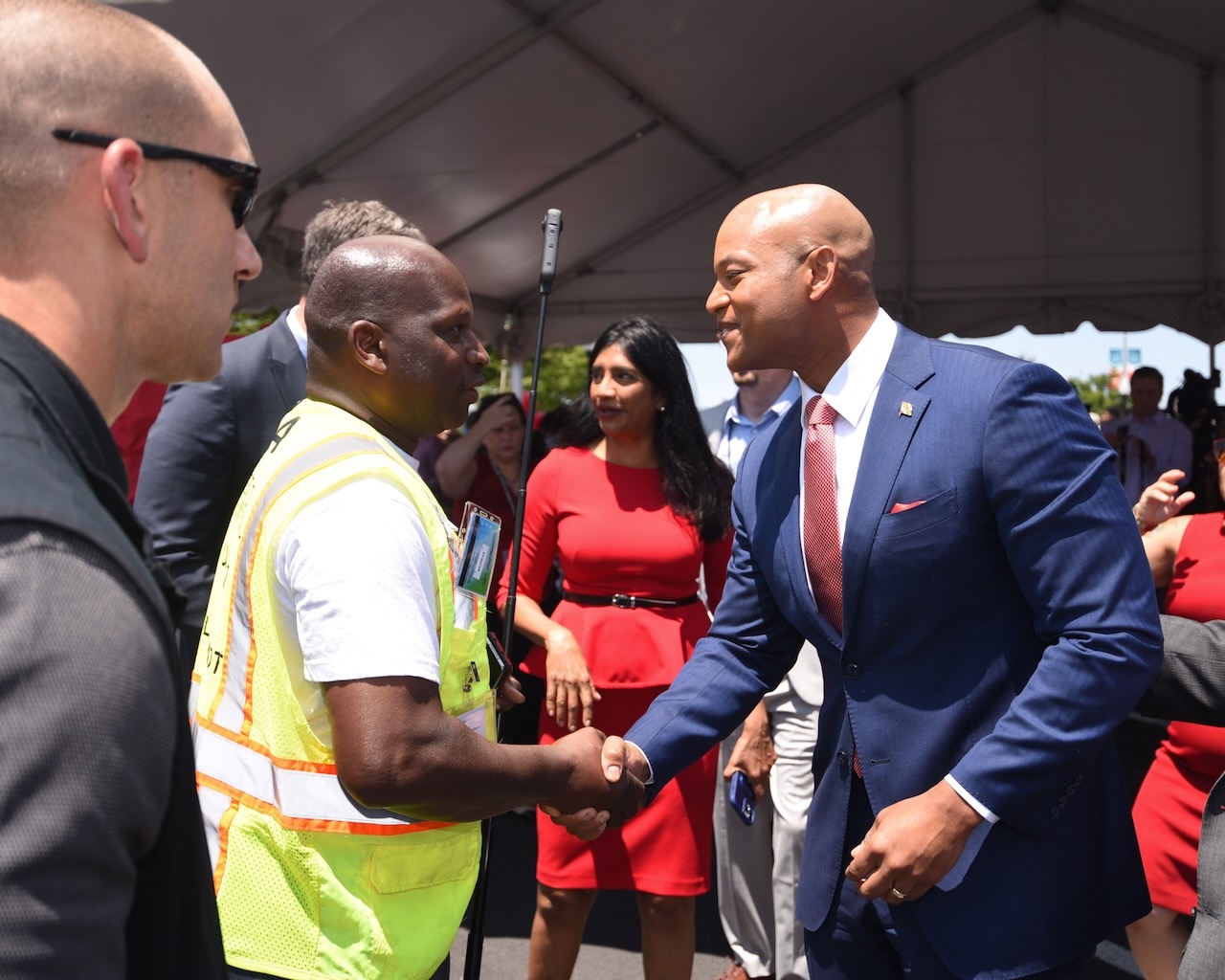 Gobernador de Maryland durante el lanzamiento de la Linea Roja en Baltimore 