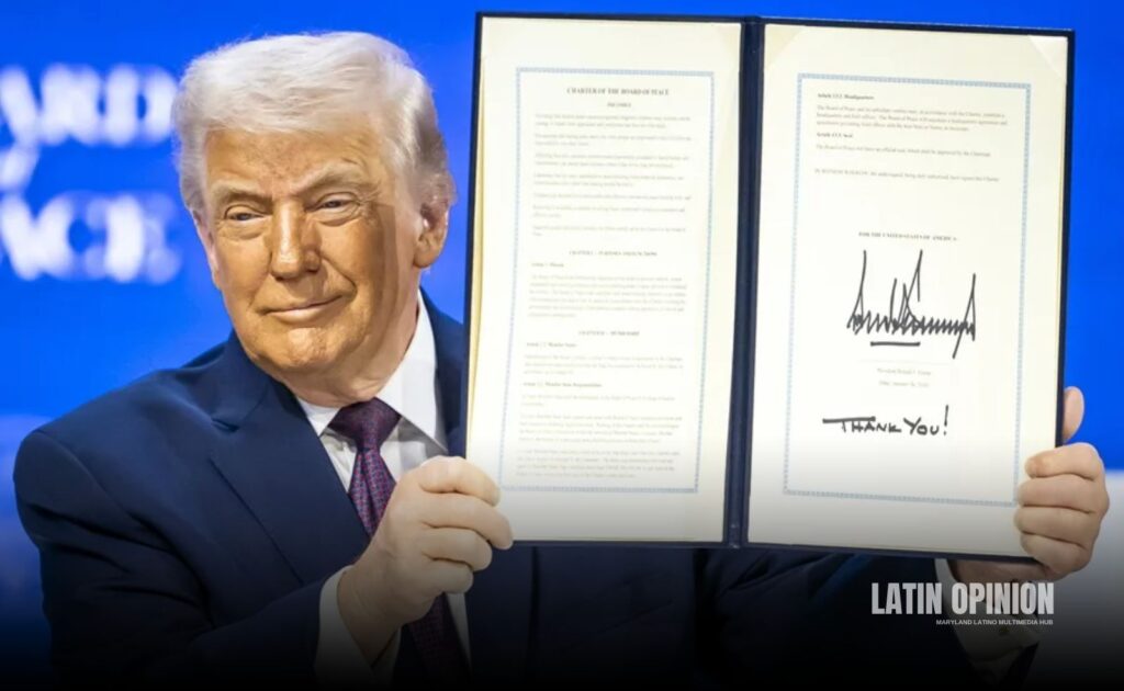 Firma de Trump en billetes de dólar por 250 aniversario de EEUU