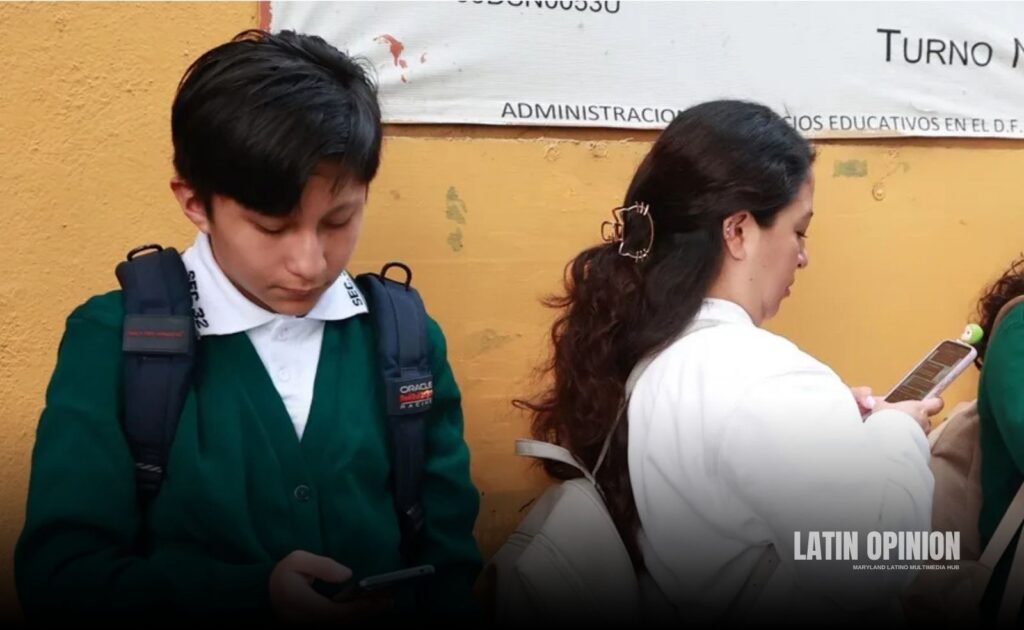 México regulará uso de celulares en escuelas tras consulta a docentes México regulará