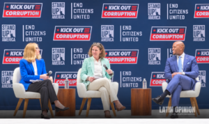 Christina Harvey, directora ejecutiva de Stand Up America, Tiffany Muller, presidenta de End Citizens United y el gobernador Wes Moore