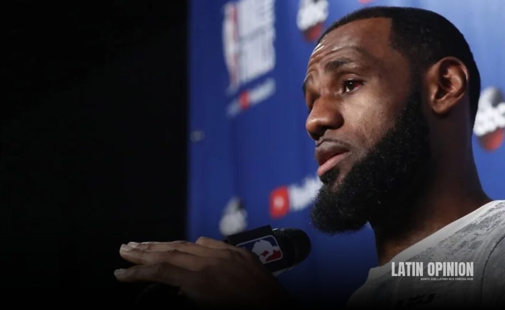 Trump critica a LeBron James por actitud durante himno nacional LeBron