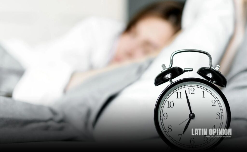 Cambio de hora este domingo exigirá ajustes en rutinas de sueño domingo