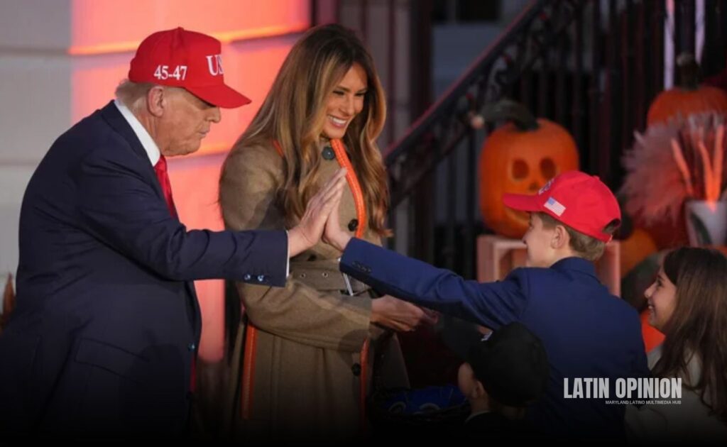 Los Trump celebran Halloween en Casa Blanca engalanada con calabazas Halloween