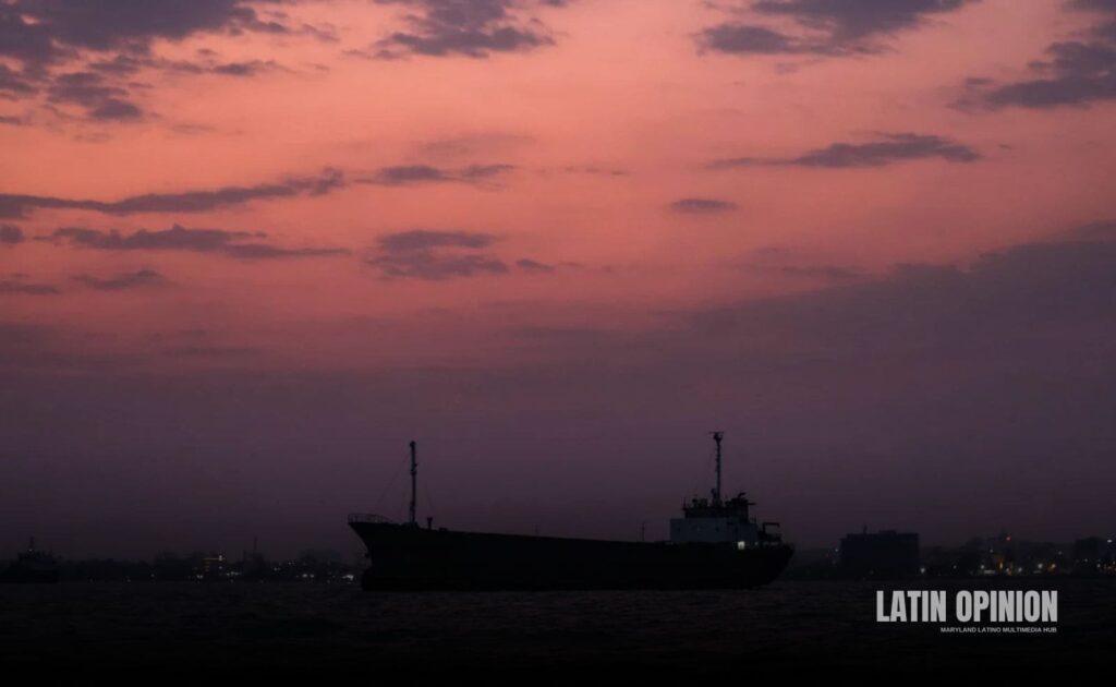Irán afirma que tres petroleros se incendiaron tras chocar con minas en Ormuz Irán afirma que tres petroleros se incendiaron tras chocar con minas en Ormuz